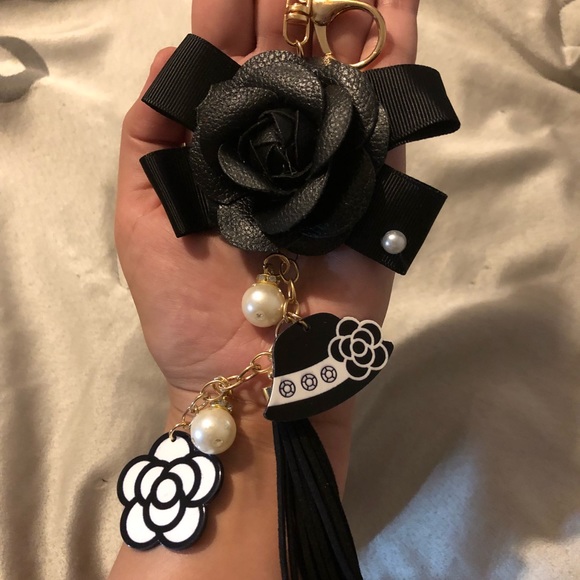 Flower Bag Charm Key Chain - Picture 2 of 4